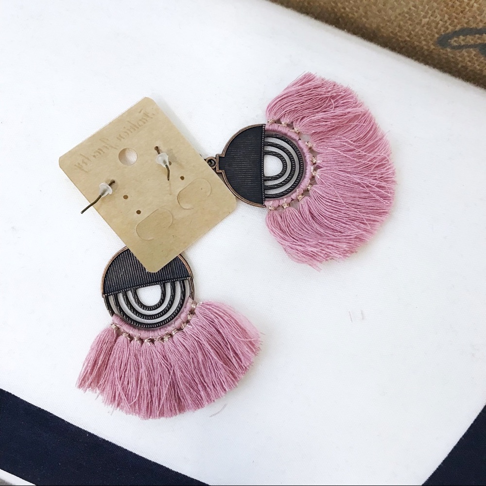 🎀 NEW Boho Pink Tassel Dangle Earrings - Picture 4 of 5